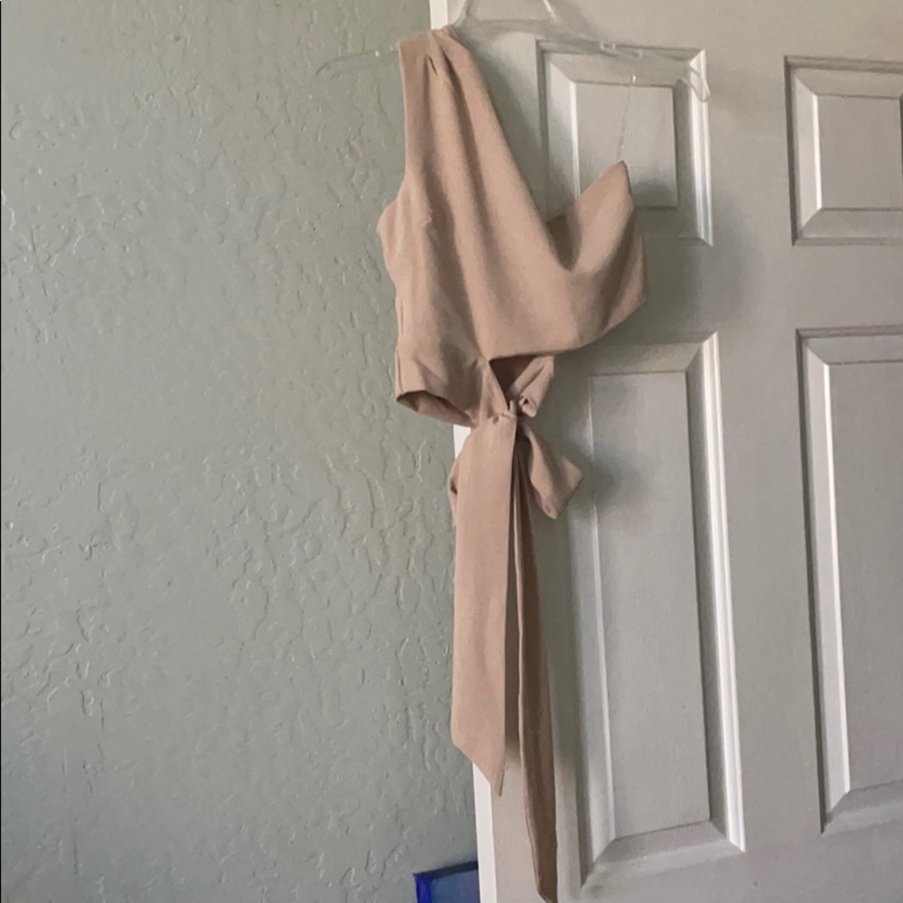 Nude/cream wrap top.